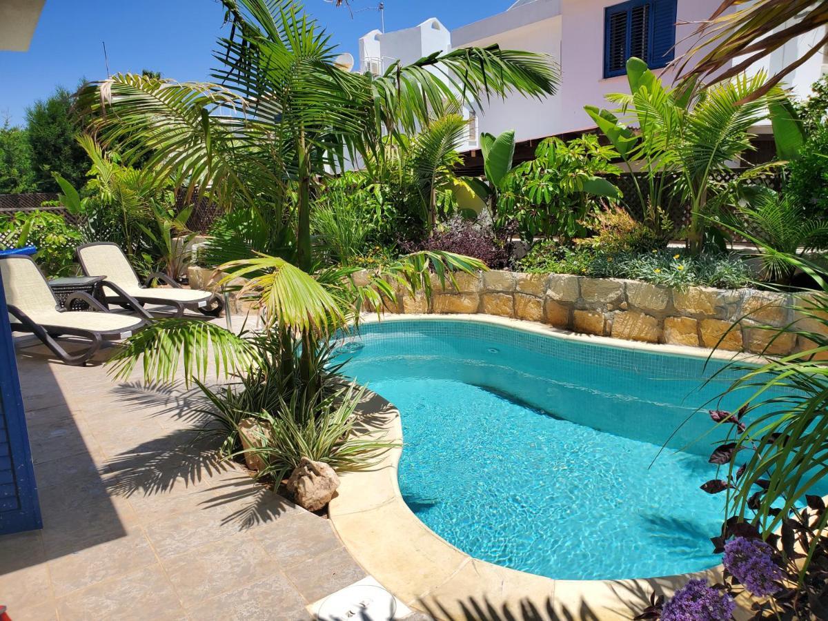 Βίλα Charming 3-bed In With Heated Pool